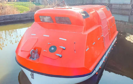 Enclosed Self-Righting Lifeboat