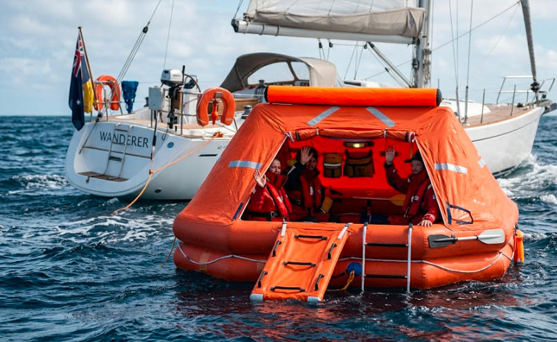 Life Raft for Yachts and Recreational Boats